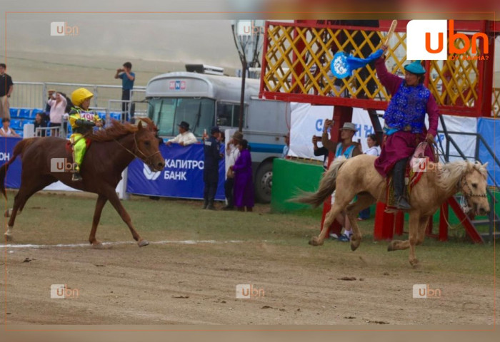 Сонгомол дунд насны морьдын уралдаанд Б.Пүрэв-Очирын наран зээрд түрүүллээ