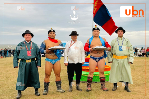 Уяачдын наадмын бөхийн барилдаанд цэргийн арслан Г.Жамбалдорж түрүүллээ