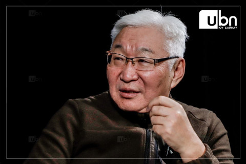 Э.Бат-Үүл: Дараагийн наадмын нээлтийн найруулагчаар Н.Наранбаатараар сонговол, жорлон тэвэрсэн булиа бөх алхуулчхаад “тархиндаа зажилцгаа” гэх байх шүү