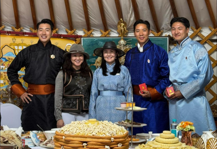 Загвар өмсөгч О.Билгүүн Соёлын тэргүүний ажилтан болжээ