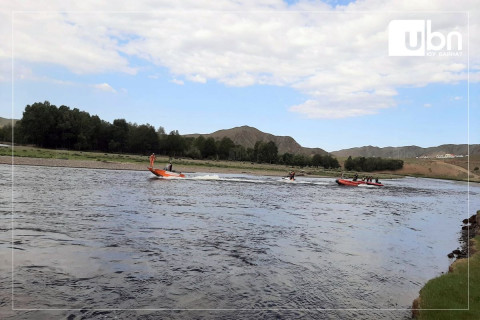 “Хаялага” нуурын усны мандалд хийлдэг гудастай аялж явсан 1 хүн нуурын усанд унаж НАС БАРЖЭЭ