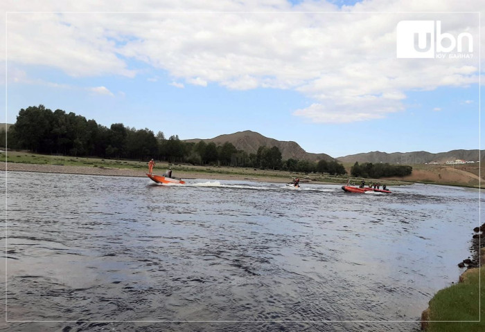 “Хаялага” нуурын усны мандалд хийлдэг гудастай аялж явсан 1 хүн нуурын усанд унаж НАС БАРЖЭЭ