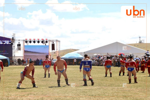 ФОТО: Автотээврийн салбар үүсэж хөгжсөний 100 жилийн ойд зориулсан 256 бөхийн барилдааны нэгийн даваа эхэллээ