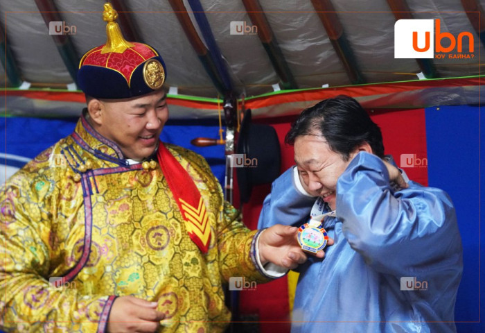 Улсын аварга О.Хангайг “Автотээвэр-100 жил“ ойн медаль, 10 сая төгрөгөөр шагнажээ