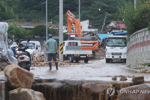 БНСУ-д орсон хүчтэй аадар борооны улмаас 18 хүн нас барж, 9 хүн сураггүй алга болжээ