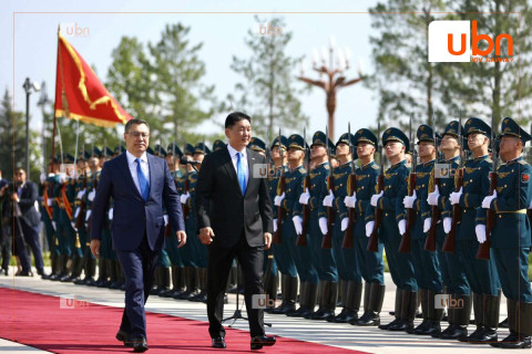 Монгол Улсын Ерөнхийлөгчийг Киргиз Улсын Ерөнхийлөгч албан ёсоор угтлаа