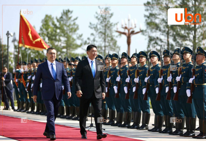 Монгол Улсын Ерөнхийлөгчийг Киргиз Улсын Ерөнхийлөгч албан ёсоор угтлаа