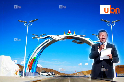 Д.Сурмаажав: Гэр бүлийнхээ хэмжээнд 40 жил цуглуулсан 2 ТЭРБУМ 40 САЯ төгрөгөөрөө УГТАХ, ҮДЭХ хаалга хийж, УВС нутгийн ард түмэндээ хүлээлгэж өглөө