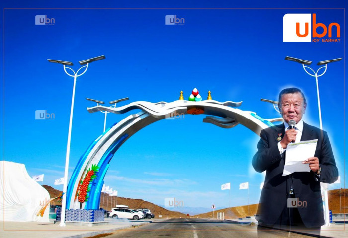 Д.Сурмаажав: Гэр бүлийнхээ хэмжээнд 40 жил цуглуулсан 2 ТЭРБУМ 40 САЯ төгрөгөөрөө УГТАХ, ҮДЭХ хаалга хийж, УВС нутгийн ард түмэндээ хүлээлгэж өглөө