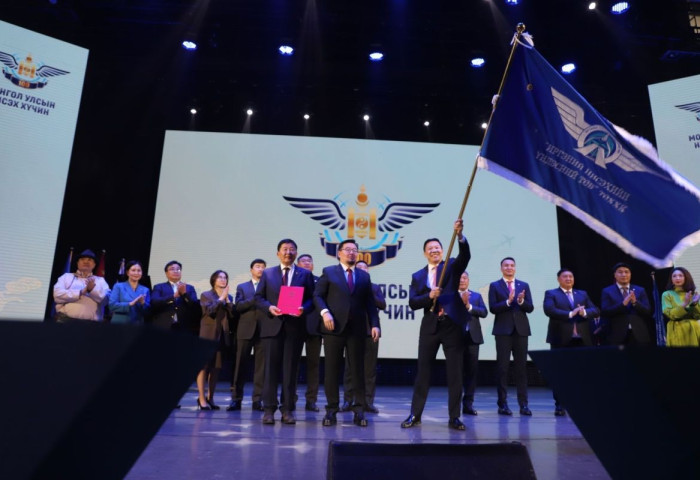 “Иргэний нисэхийн үндэсний төв”-ийг Хөдөлмөрийн гавьяаны улаан тугийн одонгоор шагналаа