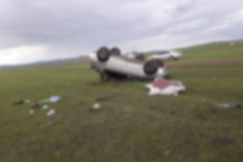 Завхан аймгийн Их-Уул суманд автомашин онхолдож,  35 настай эмэгтэй гэмтжээ