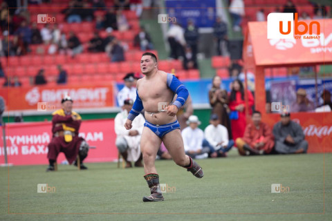 Өндөр гэгээн даншиг наадмын хүчит 512 бөхийн барилдаанд улсын шинэ залуу арслан Э.Батмагнай бүртгүүлжээ