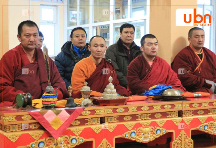 Бурханч лам Г.Пүрэвбатыг өнгөрсний дараа гэргий БНСУ-ын иргэн Ким Ён Ран гэрээслэлийг нь нуун дарагдуулж, Аглаг бүтээлийн хийдийг эзлэн сууж байна гэв