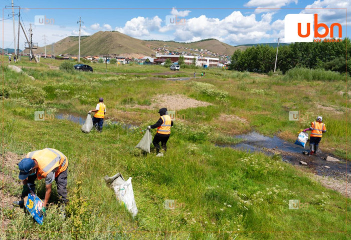 Чингэлтэй дүүрэг дэх Сэлбэ гол орчмын хог хаягдлын их цэвэрлэгээ эхэллээ