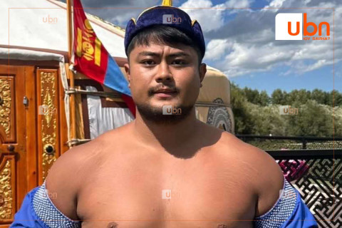 Өндөр гэгээн даншиг наадмын хүчит бөхийн барилдаанд Япон улсын мэргэжлийн бөхийн тамирчин Ханада Хидэтора барилдана