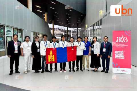 Франц Улсын Парис хотод болсон ФИЗИКИЙН 55 дугаар олимпиадад манай улсын сурагчид 2 мөнгө, 3 хүрэл МЕДАЛЬ ХҮРТЖЭЭ