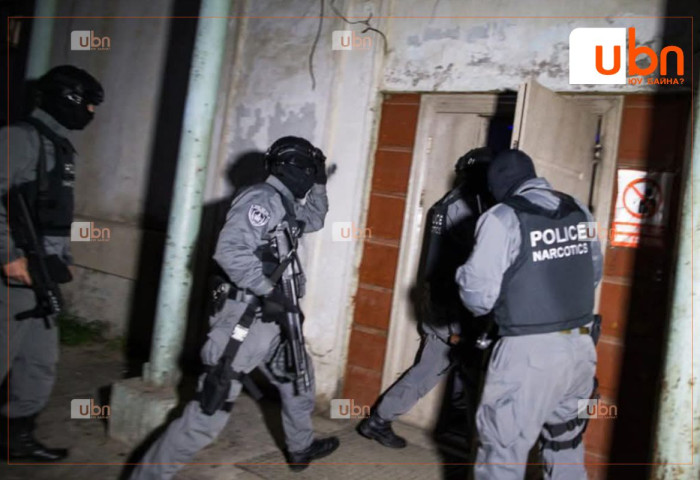 ЦЕГ: Төрсөн аав, ах, эхнэртэйгээ хамтран метамфетамин буюу “мөс” худалдаалдаг этгээдийг саатууллаа