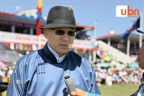 Монгол Улсын аварга Д.Сумъяабазар: Олон жил улсын баяр наадамд барилдахдаа Өвөрхангай аймгийнх гэж дуудуудагдаж ирсэн тул энэ барилдааны бөхийн байг даалаа