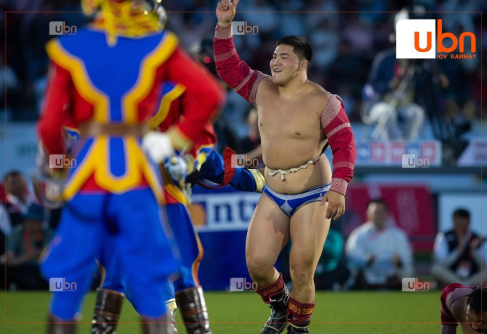 Өндөр гэгээн Занабазарын мэлмий гийсний 390 жилийн ойн даншиг наадмын барилдаанд Улсын арслан Э.Батмагнай  ТҮРҮҮЛЖ, Улсын арслан Б.Орхонбаяр ҮЗҮҮРЛЭЛЭЭ