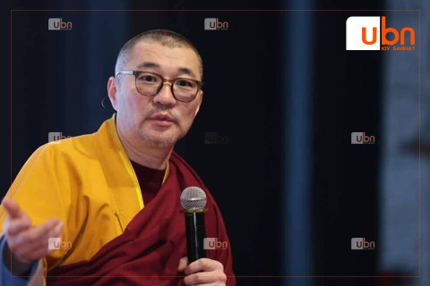 Гавж Д.Нямсамбуу: Э.Батмагнай 3 наадамд барилдах цээртэй шүү ч гэнэ үү. Хүн айлгах заншил шинээр зохиогоод уйддаг юм уу яадаг юм