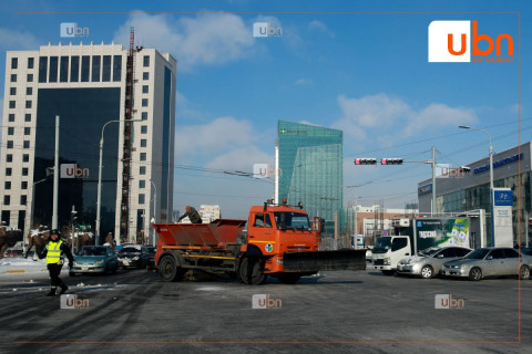 Халтиргаа, гулгааг арилгах тусгай зориулалтын бодис, элс, давсыг хангалттай нөөцлөхийг ҮҮРЭГДЛЭЭ