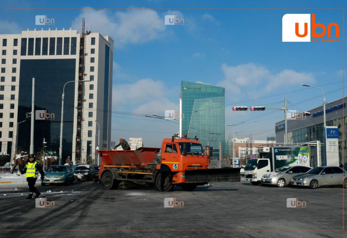 Халтиргаа, гулгааг арилгах тусгай зориулалтын бодис, элс, давсыг хангалттай нөөцлөхийг ҮҮРЭГДЛЭЭ