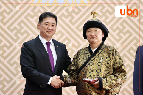 Дуучин С.Жавхланд Ардын жүжигчин, Дархан аварга Н.Батсуурьд Гавьяат тамирчин цол хүртээлээ