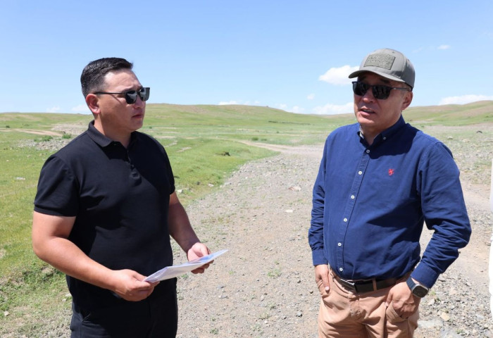 БОУАӨ-ийн сайд Б.Батбаатар Өвөрхангай аймагт хийгдсэн хөв цөөрмийн ажилтай танилцлаа