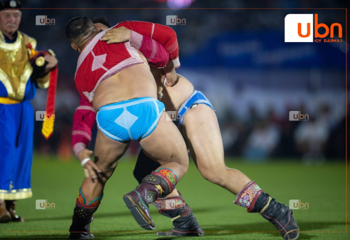 ТАНИЛЦ: Увс аймгийн 100 жилийн ойд зодоглох улсын цолтой бөхчүүд