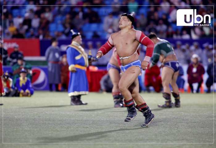 Улсын арслан Б.Орхонбаяр Увс аймгийн 100 жилийн ойн барилдаанд ЗОДОГЛОХГҮЙ