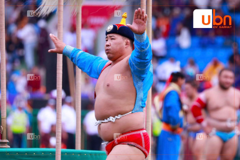 Улсын аварга О.Хангай Увс аймгийн 100 жилийн ойн барилдаанд ЗОДОГЛОХГҮЙ