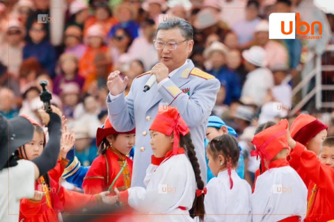 АЖ С.Жавхлан: Буурал даргынхаа дүрд хэтэрхий орчихжээ. Буурал дарга минь нээх сайн дуулдаггүй байсан юм болов уу