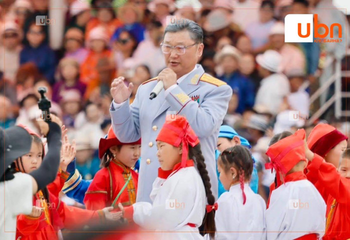 АЖ С.Жавхлан: Буурал даргынхаа дүрд хэтэрхий орчихжээ. Буурал дарга минь нээх сайн дуулдаггүй байсан юм болов уу