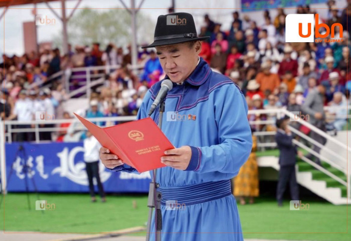 ЗГХЭГ-ын дарга С.Бямбацогт Увс аймгийн 100 жилийн ойд Ерөнхий сайдын мэндчилгээг уламжлав