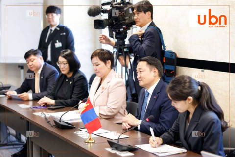 УИХ-ын дарга Д.Амарбаясгалан Монгол иргэдийг БНСУ-ын хил дээрээс буцаадаг асуудалд онцгойлон анхаарахыг БНСУ-ын Үндэсний Ассамблейн дарга Ү Вон Шигт уламжлав