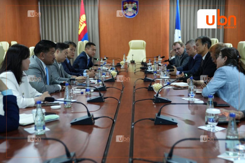 Энэ онд нийслэлийн Чингэлтэй, Баянгол дүүргийн таван хорооны 5000 өрхийг дулаалж, хийн халаагуурт шилжүүлнэ