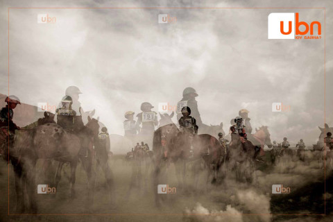 Хурдан морины уралдааны үеэр уралдаанч хүүхдийн биед болон морины дэл, сүүлэнд богино холбоо ашиглахаар бэхлэн нуусан зөрчил илэрчээ