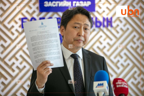 Д.Гантулга: Боловсролын салбарын удирдлагын байгууллагуудаас цомхотголд орж байгаа. Багш нарыг халахгүй