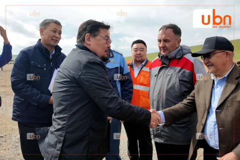 Ерөнхий сайд Г.Занданшатар “Багахангай-Хөшигийн хөндий” төмөр зам барих төслийн бүтээн байгуулалтын ажлын явцтай танилцаж байна