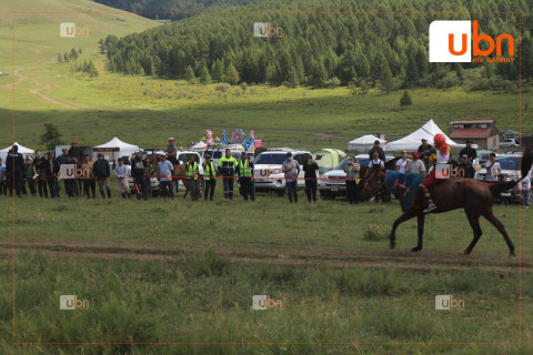 “Баянзүрх Бидний дүүрэг” ойн баяр наадам болж байна