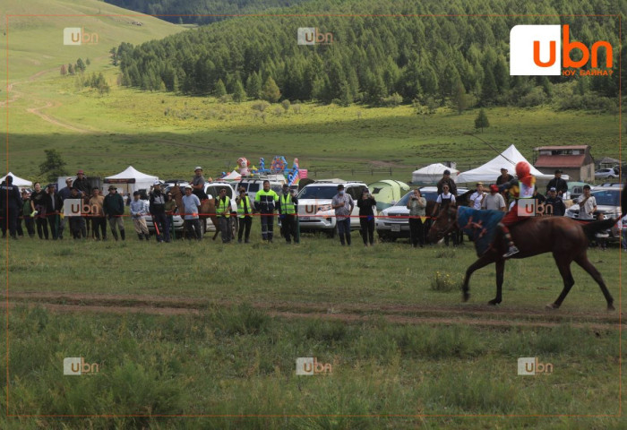 “Баянзүрх Бидний дүүрэг” ойн баяр наадам болж байна