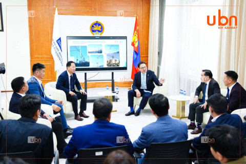 Нийслэл хотын төв болон бусад хэсгээр гэрлийн шон, барилга байгууламжийн дээврээр татагдсан кабелийг цэгцэлнэ