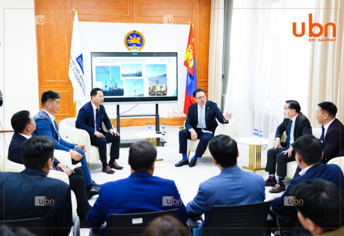 Нийслэл хотын төв болон бусад хэсгээр гэрлийн шон, барилга байгууламжийн дээврээр татагдсан кабелийг цэгцэлнэ