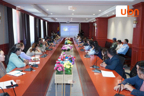 БОУАӨ-ийн сайд Б.Батбаатар Завхан аймагт ажиллаж,  ойн хөнөөлт шавж, бэлчээрийн доройтол зэрэг асуудлуудаар Засаг дарга Г.Өнөрбаяр болон салбарын төлөөлөлтэй уулзлаа