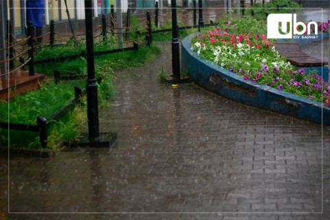 Улаанбаатарт 20 хэм дулаан, дуу цахилгаантай аадар бороотой