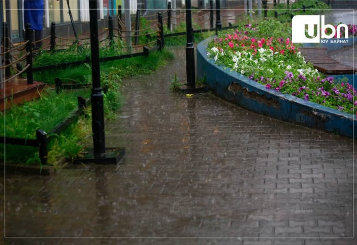 Улаанбаатарт 20 хэм дулаан, дуу цахилгаантай аадар бороотой