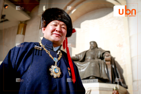 Өнөөдөр Монгол Улс анх удаа олимпын аваргатай болсон түүхэн өдөр тохиож байна