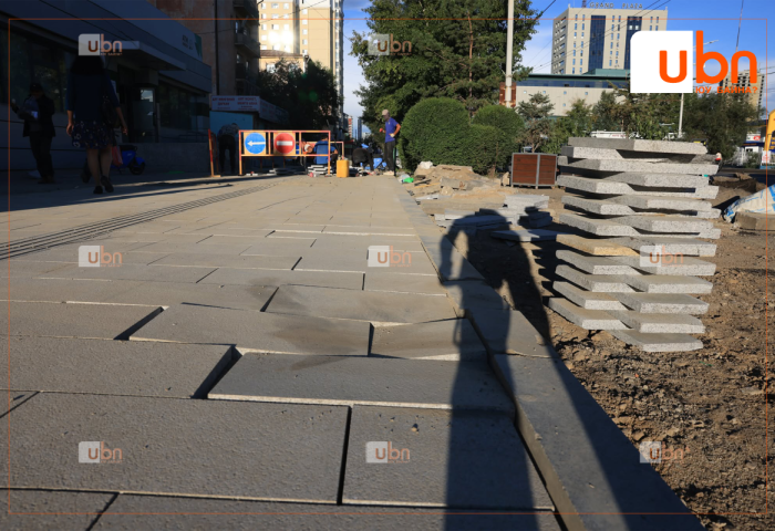 “ТБД Андууд” орчимд шинээр хийсэн явган хүний замын 189 ам.метр талбайг хүнд даацын хоёр машинаар эвджээ