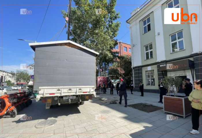 СБД-ийн нийтийн эзэмшлийн зам, талбайд зөвшөөрөлгүй шинээр барьсан 37 ТҮЦ-ийг албадан нүүлгэх ажил хийгдлээ