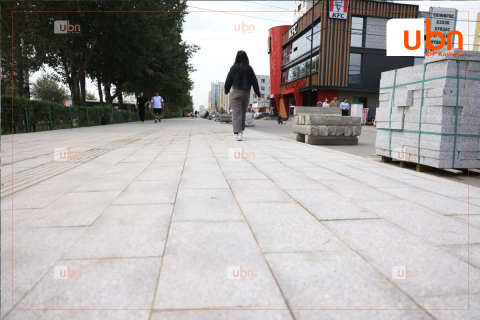 “Шинэ явган замын дээгүүр автомашин гарах асуудлууд гарч байна. Явган зам дээр автомашин явах даацгүй“